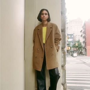 Aritzia Babaton Slouch Coat Short in Camel size 1